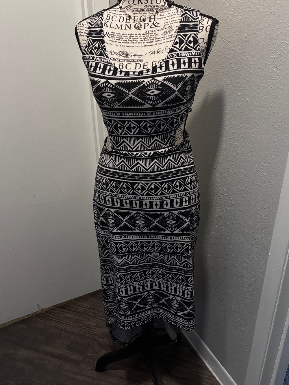 Sleeveless black and white Tribal Geometric Print maxi dress